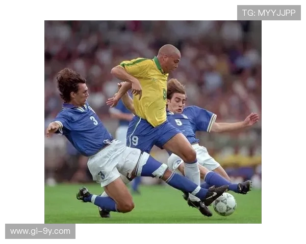 世界著名蓝色足球球队盘点及其历史成就解析