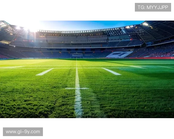 两位足球巨星互相盛赞彼此成就再现绿茵场真挚友谊与拼搏精神