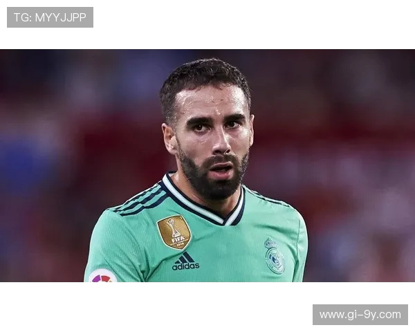 超强后卫足球运动员的成长之路与竞技精神探索